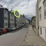 Sentrumsnaer Toppleilighet Pa 70m3 Med 22m3 Balkong Ålesund