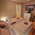 Sentrumsnaer Toppleilighet Pa 70m3 Med 22m3 Balkong Appartamento Ålesund