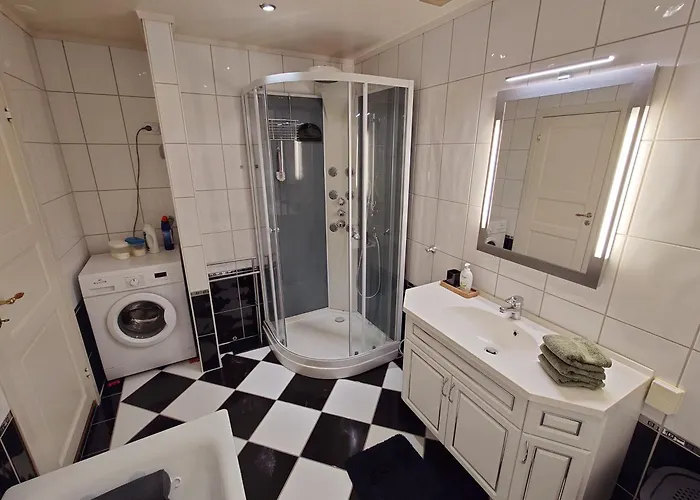 Sentrumsnaer Toppleilighet Pa 70m3 Med 22m3 Balkong Lejlighed Ålesund