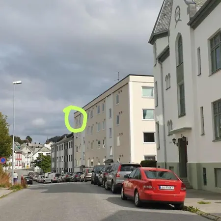 Sentrumsnaer Toppleilighet Pa 70m3 Med 22m3 Balkong Ålesund
