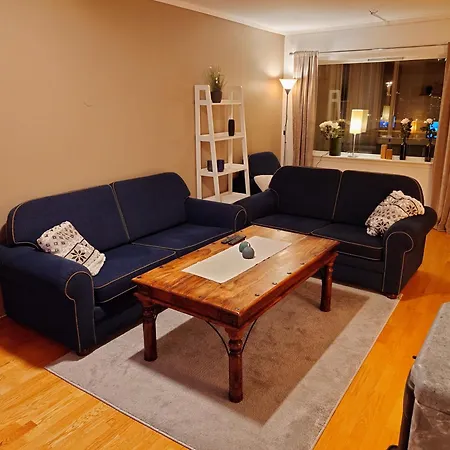 Sentrumsnaer Toppleilighet Pa 70m3 Med 22m3 Balkong Apartment Ålesund